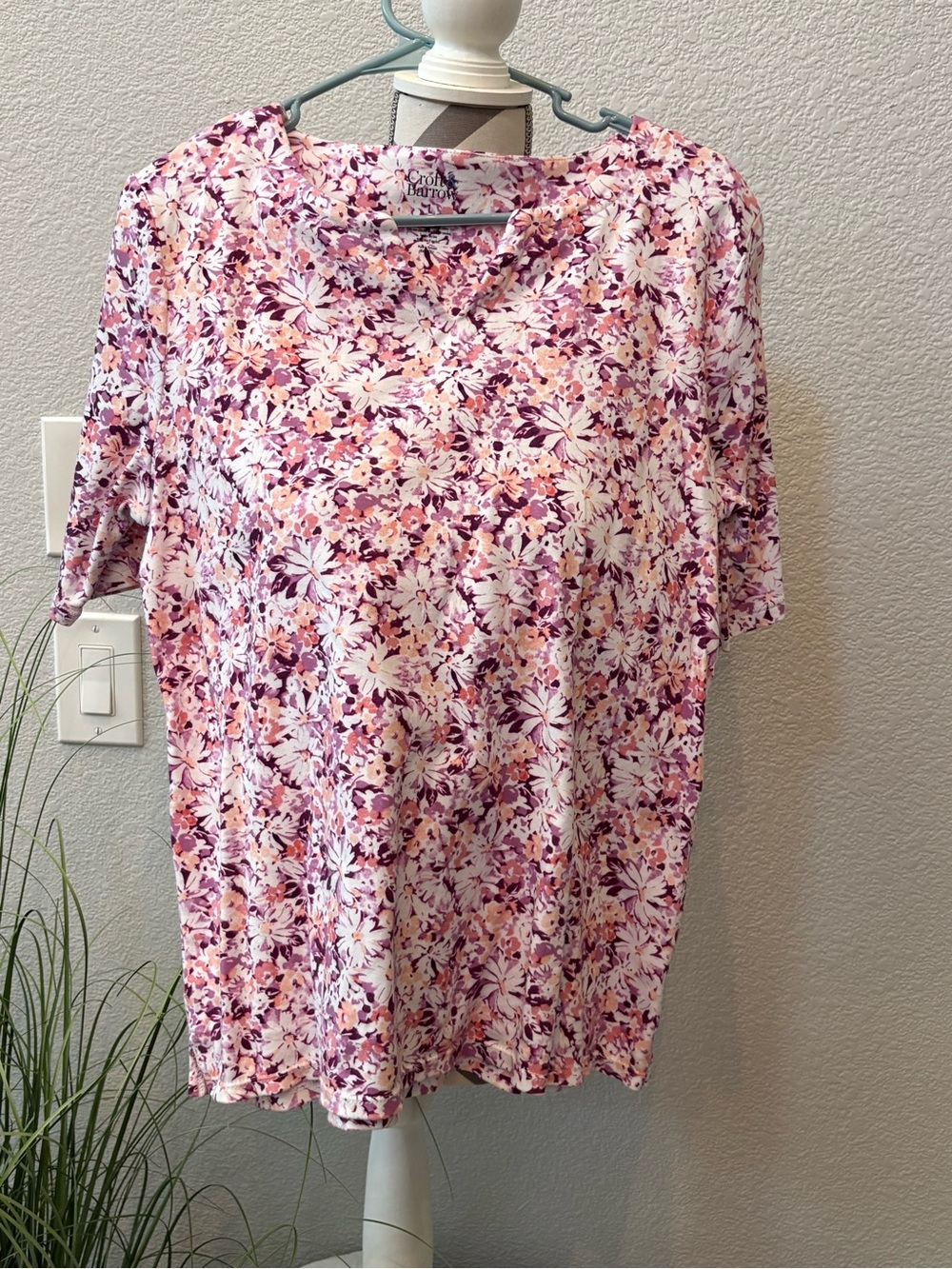 Croft and Barrow Floral Short Sleeve V-Neck Top in Pink Mix